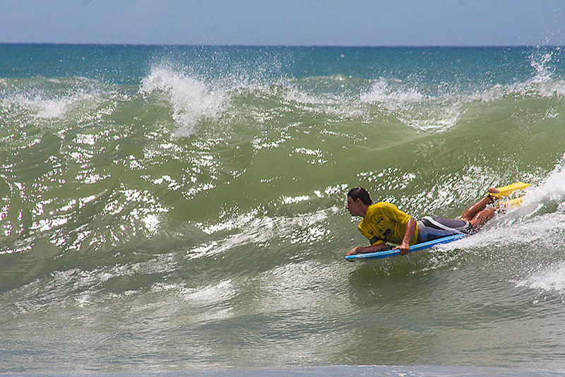 Praia do Pecado sedia Circuito Macaé Master Bodyboarding