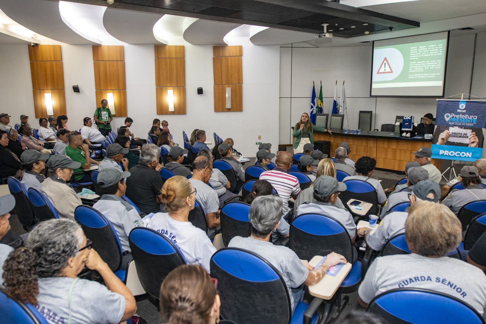 Semana do Idoso: Procon leva orientações para evitar golpes