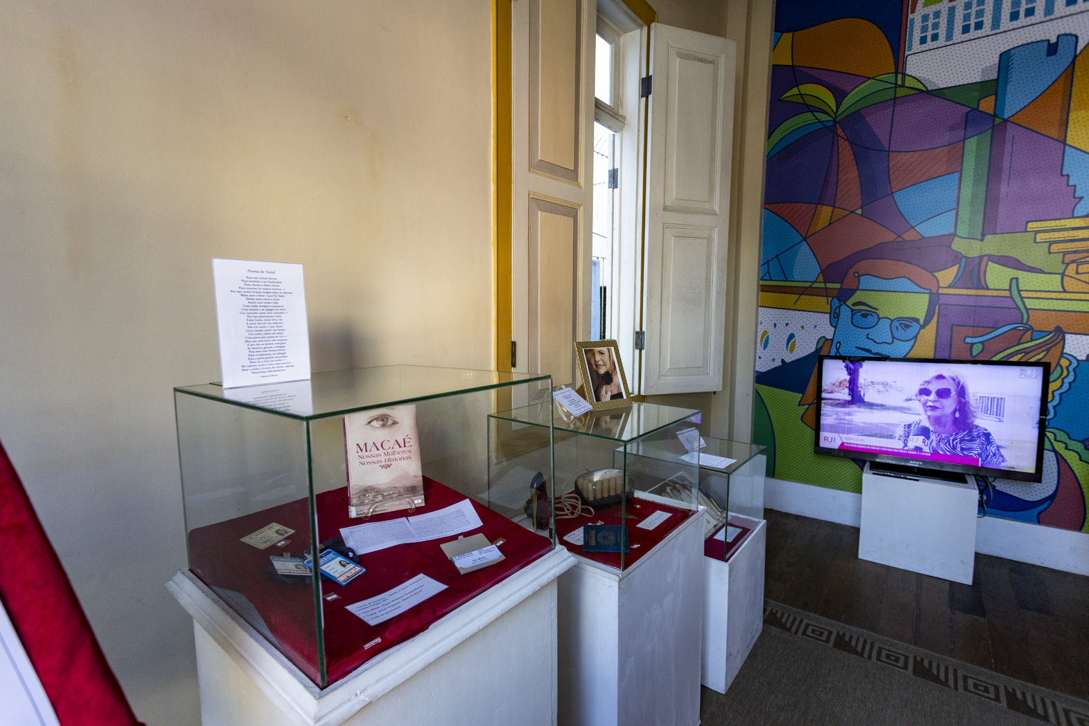 Isis Maria: exposição une homenagem à solidariedade