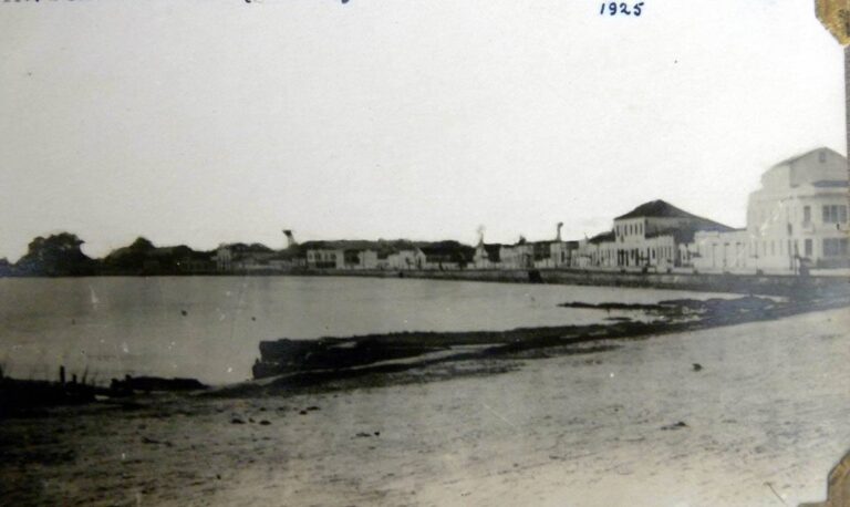 Rua da praia  Feliciano Sodre na decada de 20 ainda sem a mureta 768x458