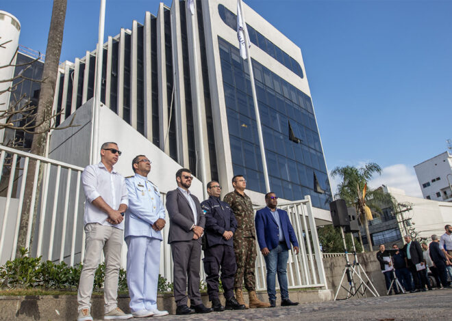 Cerimônia cívica do hasteamento das bandeiras inicia comemorações de 212 anos de Macaé