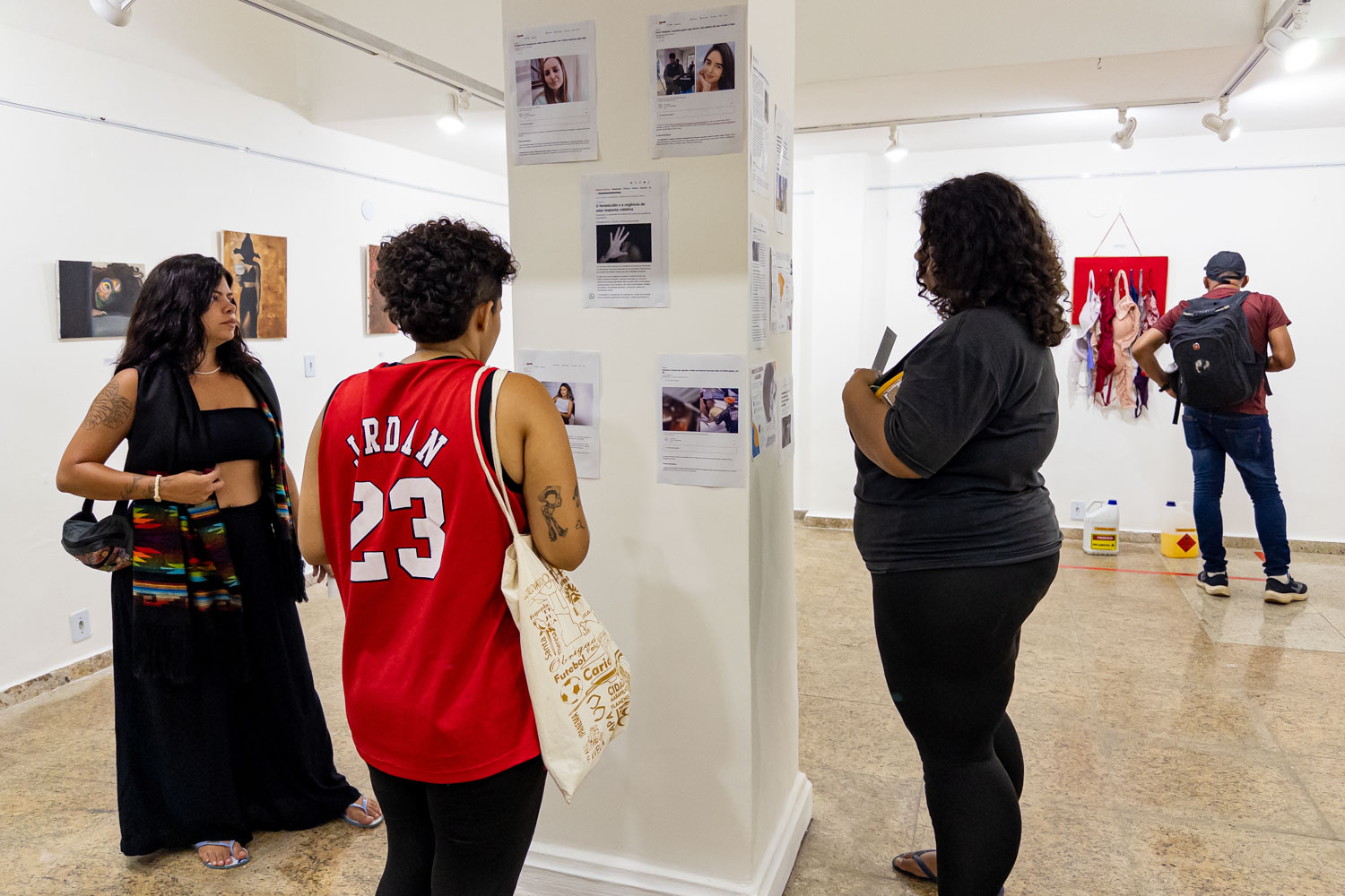 Nova exposição de arte em Macaé destaca o protagonismo feminino na Galeria Hindemburgo Olive